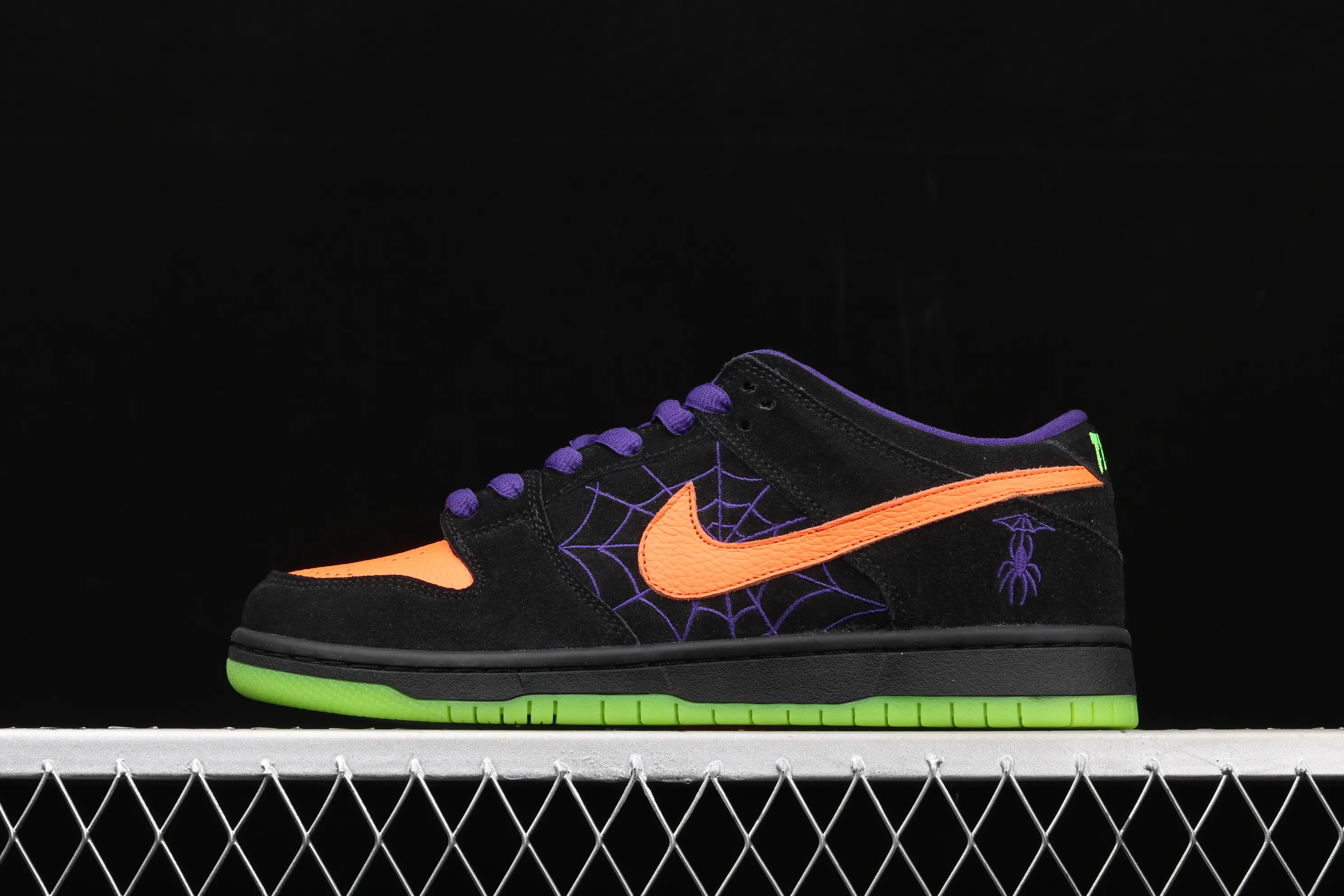 All categories Nk SB Dunk series Nk SB Dunk Low low-top skate shoes J version Nk SB Dunk Low Night of Mischief Halloween theme top layer low-top skate shoes BQ6817-006